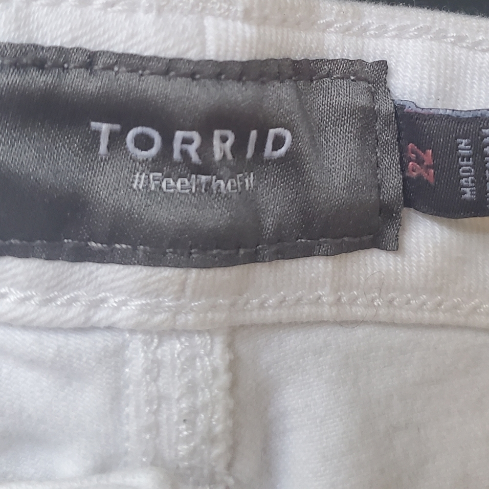 White Torrid jean shorts - Picture 2 of 2